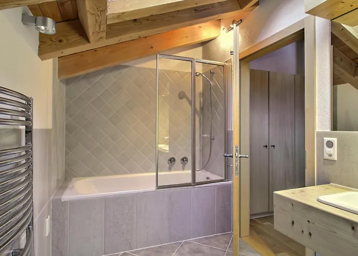 Alpine Chic Jaccuzi Sauna *