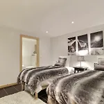 Alpine Chic Jaccuzi Sauna *