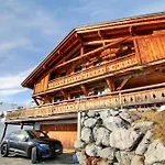 Alpine Chic Jaccuzi Sauna Chalet